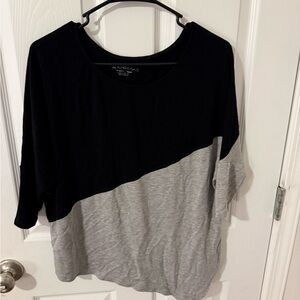 Beyond Yoga Black & Gray Diagonal Colorblock 3/4 length Sleeve Top